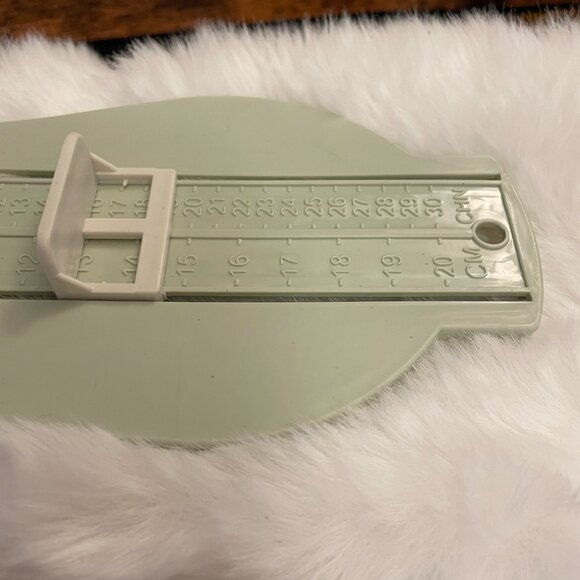 Baby Toddler Foot Measure for Shoe Sizing in Green Colour (SKU: 14IN) - Picture 4 of 8